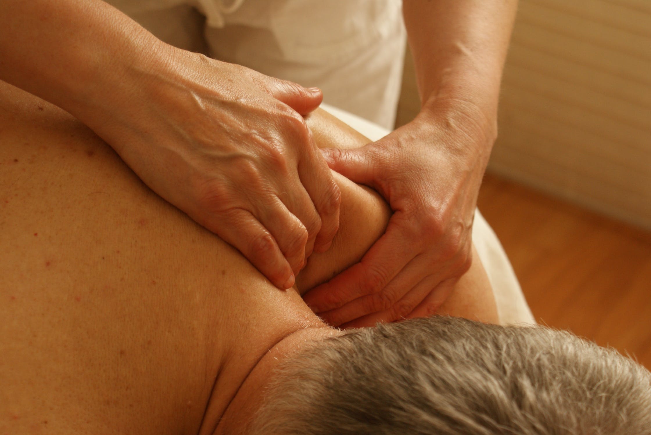 Verschil tussen een fysiotherapeut en een masseur